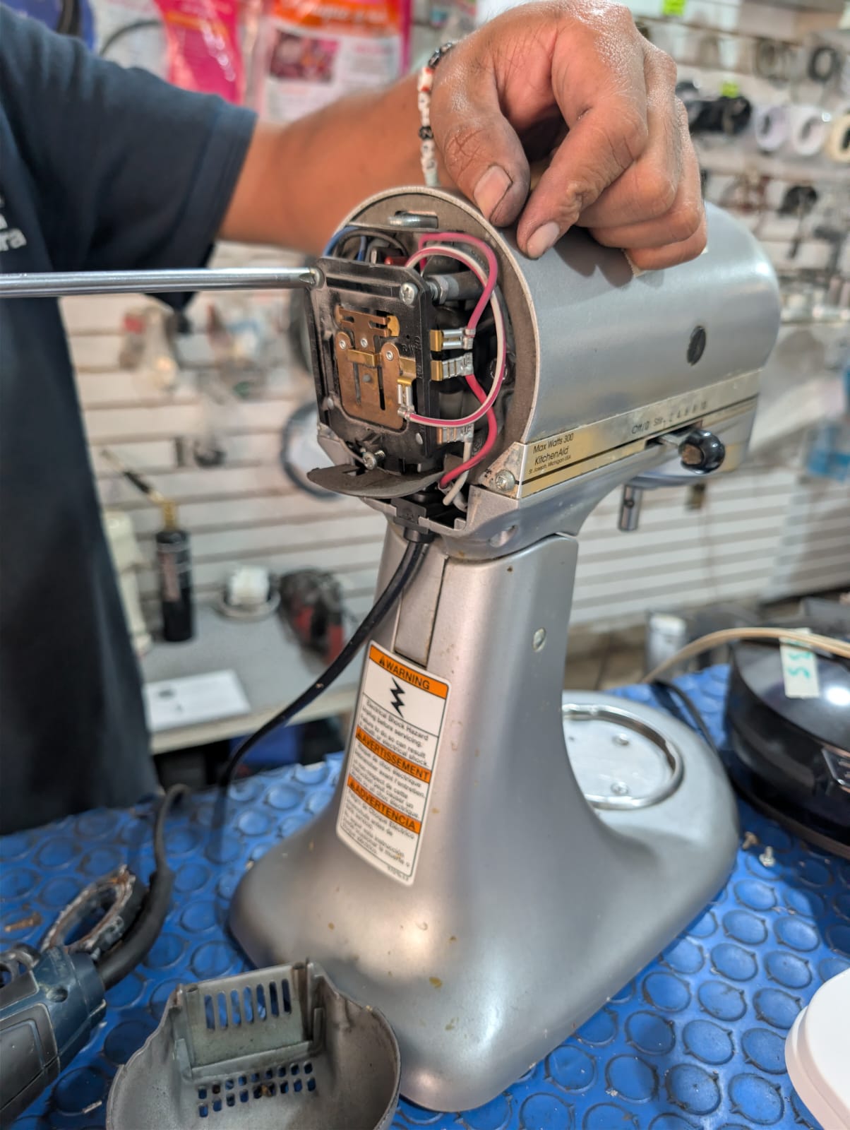 Batidora KitchenAid en reparación en nuestro taller